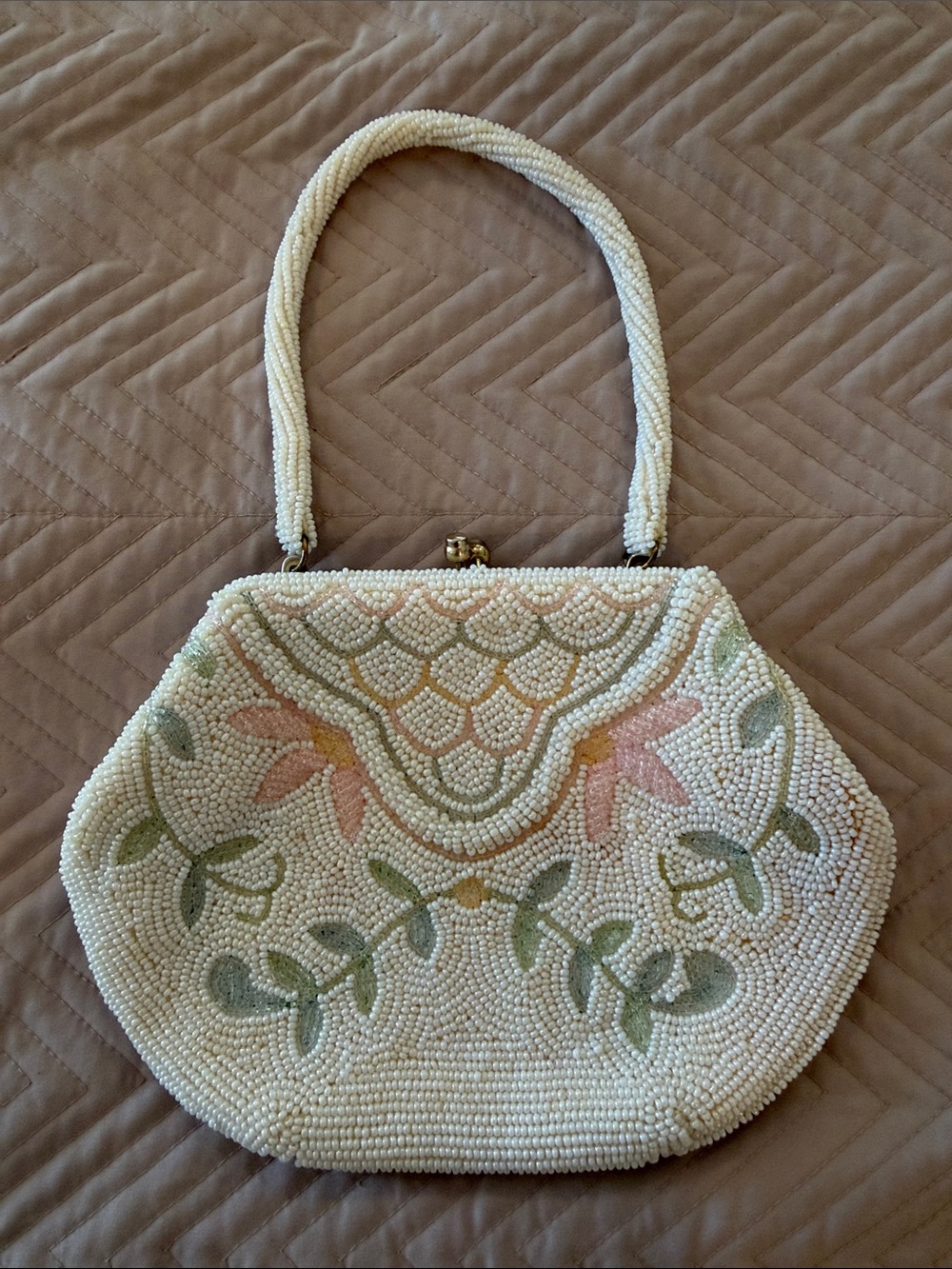 Vintage Ivory Beaded Floral Handbag with kiss lock closure